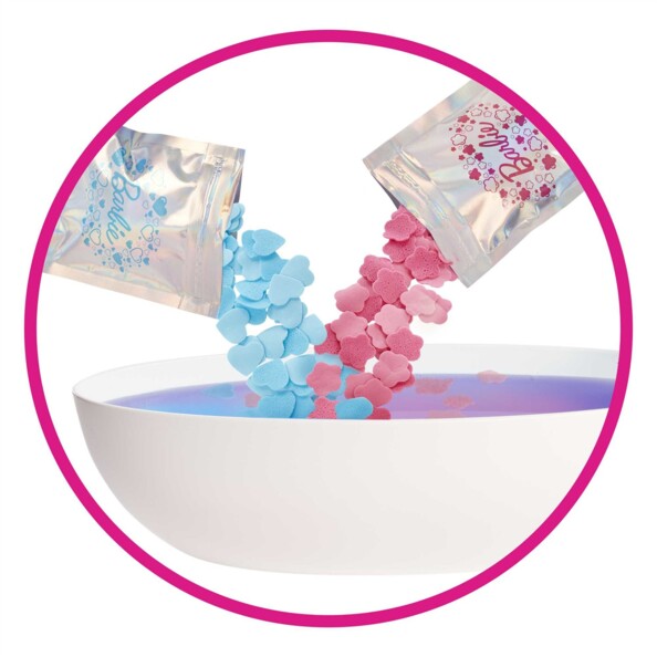 Barbiepop met relaxerende badaccessoires