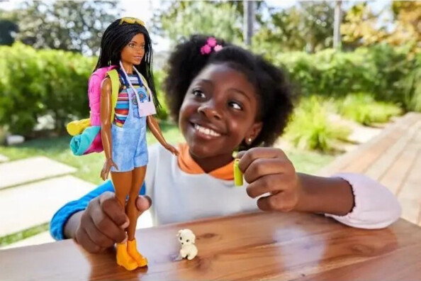 Barbie Familie Brooklyn kampeerset met pop en accessoires
